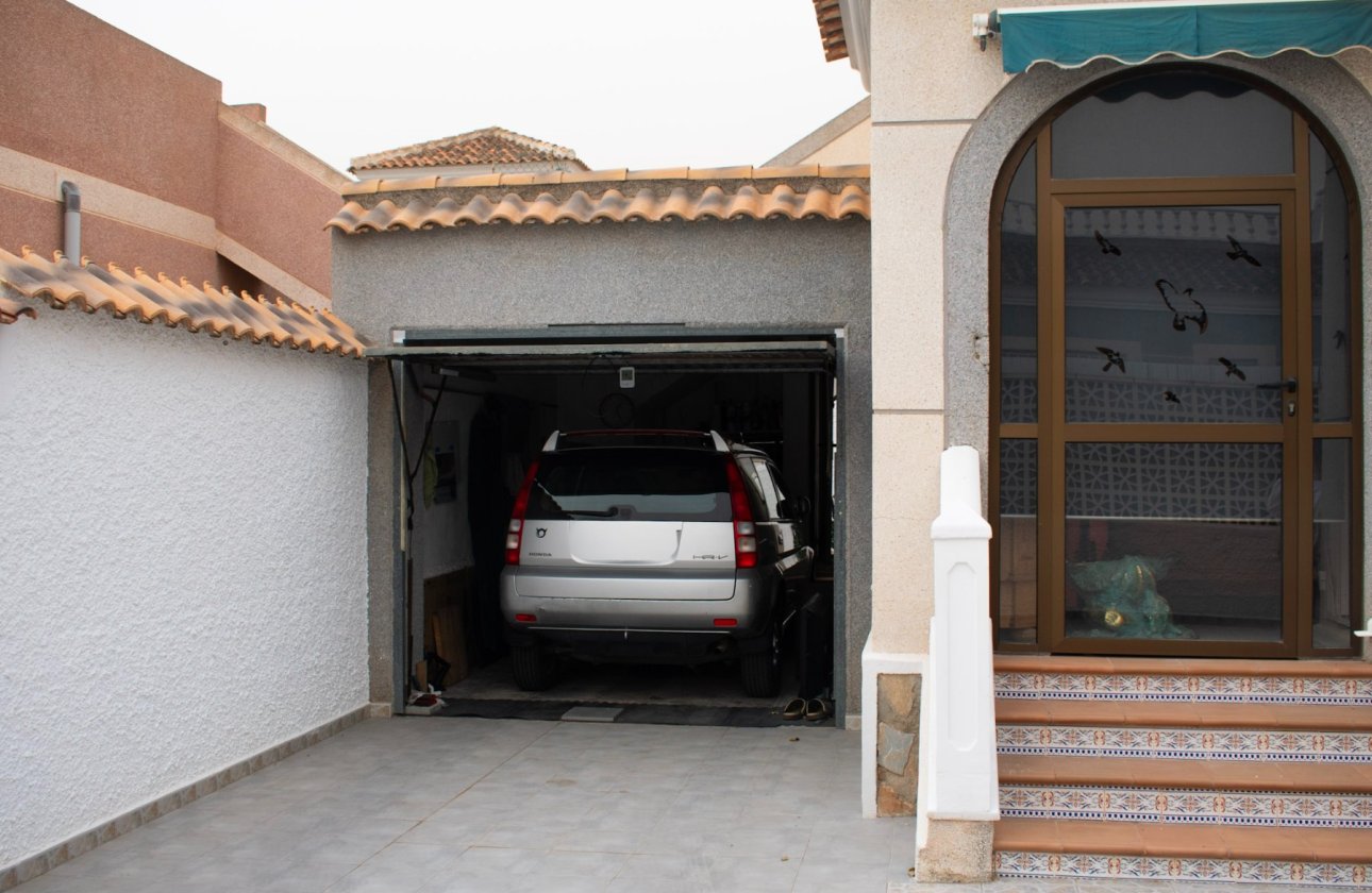 Resale - Villa - Torrevieja