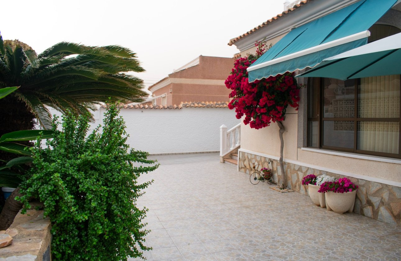 Resale - Villa - Torrevieja