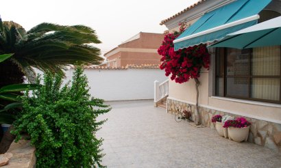 Resale - Villa - Torrevieja