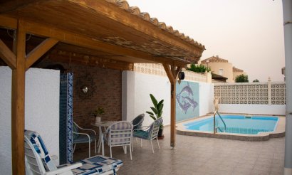 Resale - Villa - Torrevieja