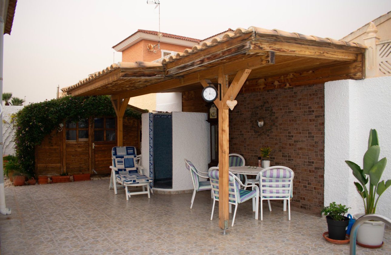 Resale - Villa - Torrevieja
