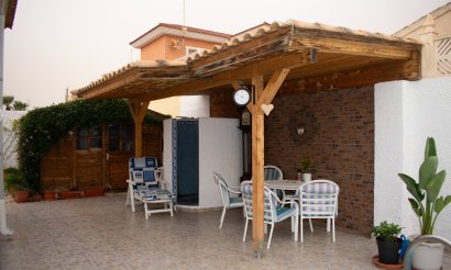 Resale - Villa - Torrevieja