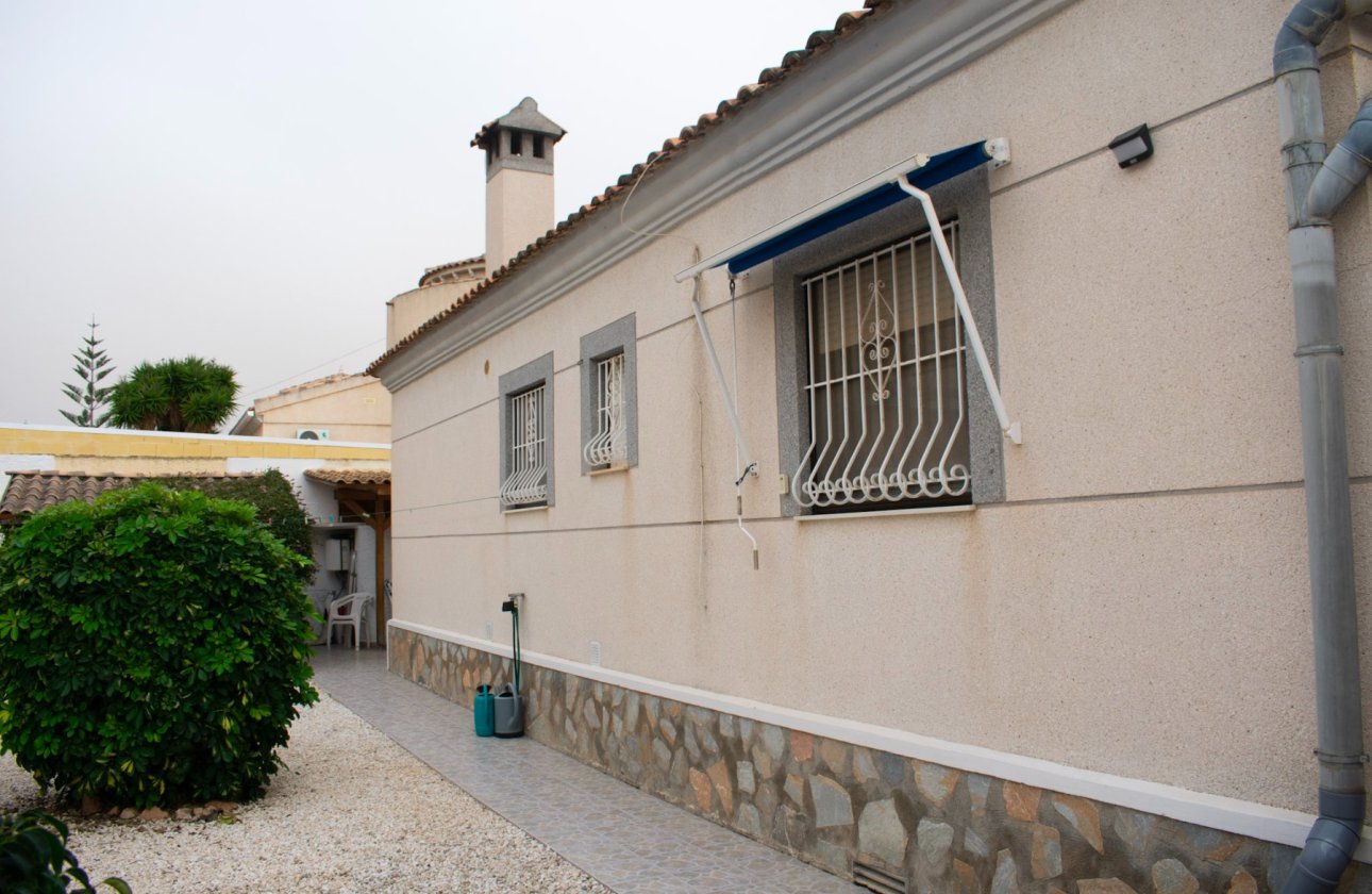 Resale - Villa - Torrevieja