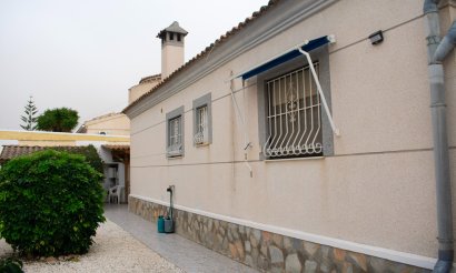 Resale - Villa - Torrevieja