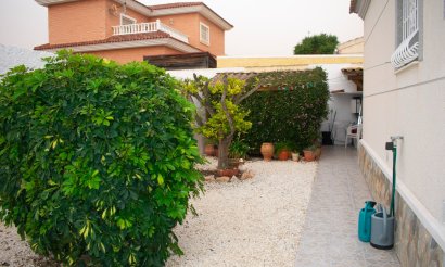 Resale - Villa - Torrevieja