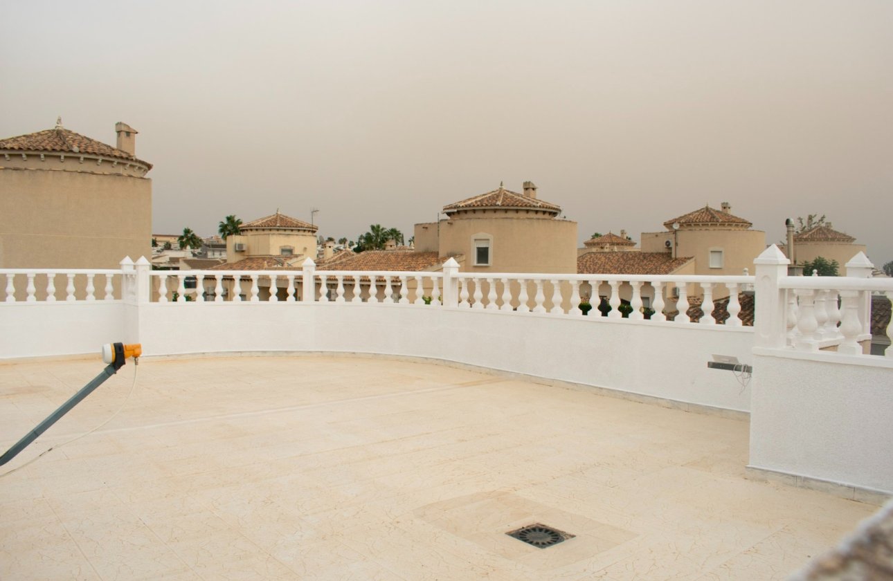 Resale - Villa - Torrevieja