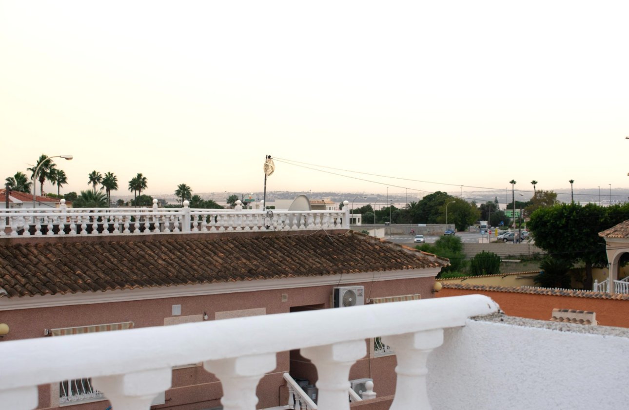 Resale - Villa - Torrevieja