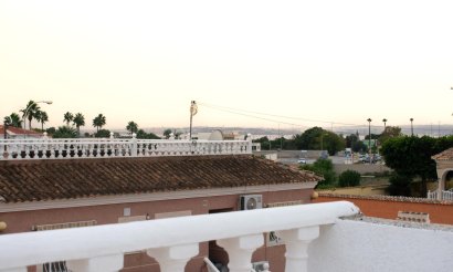Resale - Villa - Torrevieja
