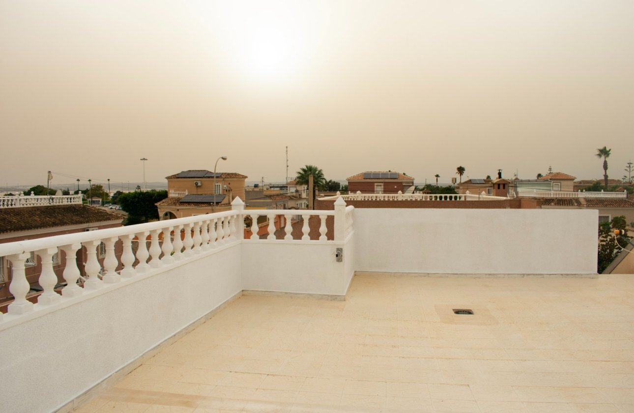 Resale - Villa - Torrevieja