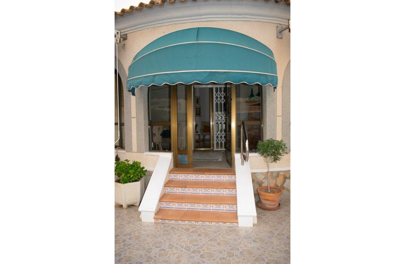 Resale - Villa - Torrevieja