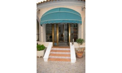 Resale - Villa - Torrevieja