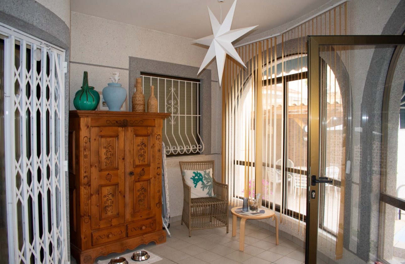 Resale - Villa - Torrevieja