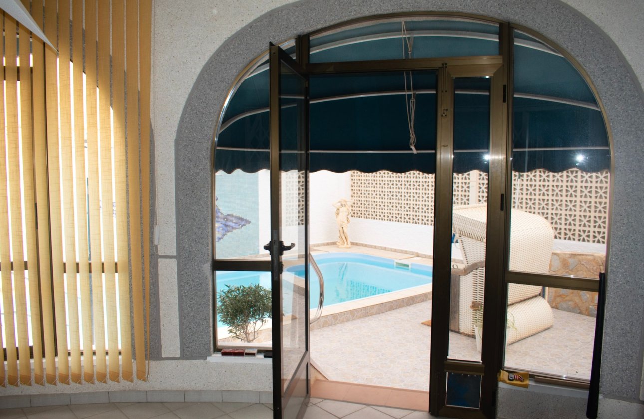 Resale - Villa - Torrevieja