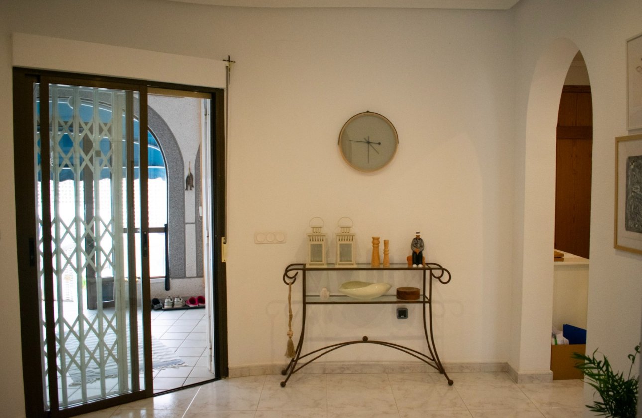 Resale - Villa - Torrevieja