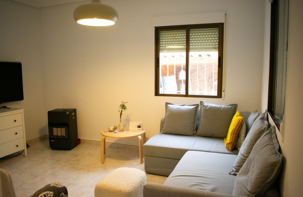 Resale - Villa - Torrevieja