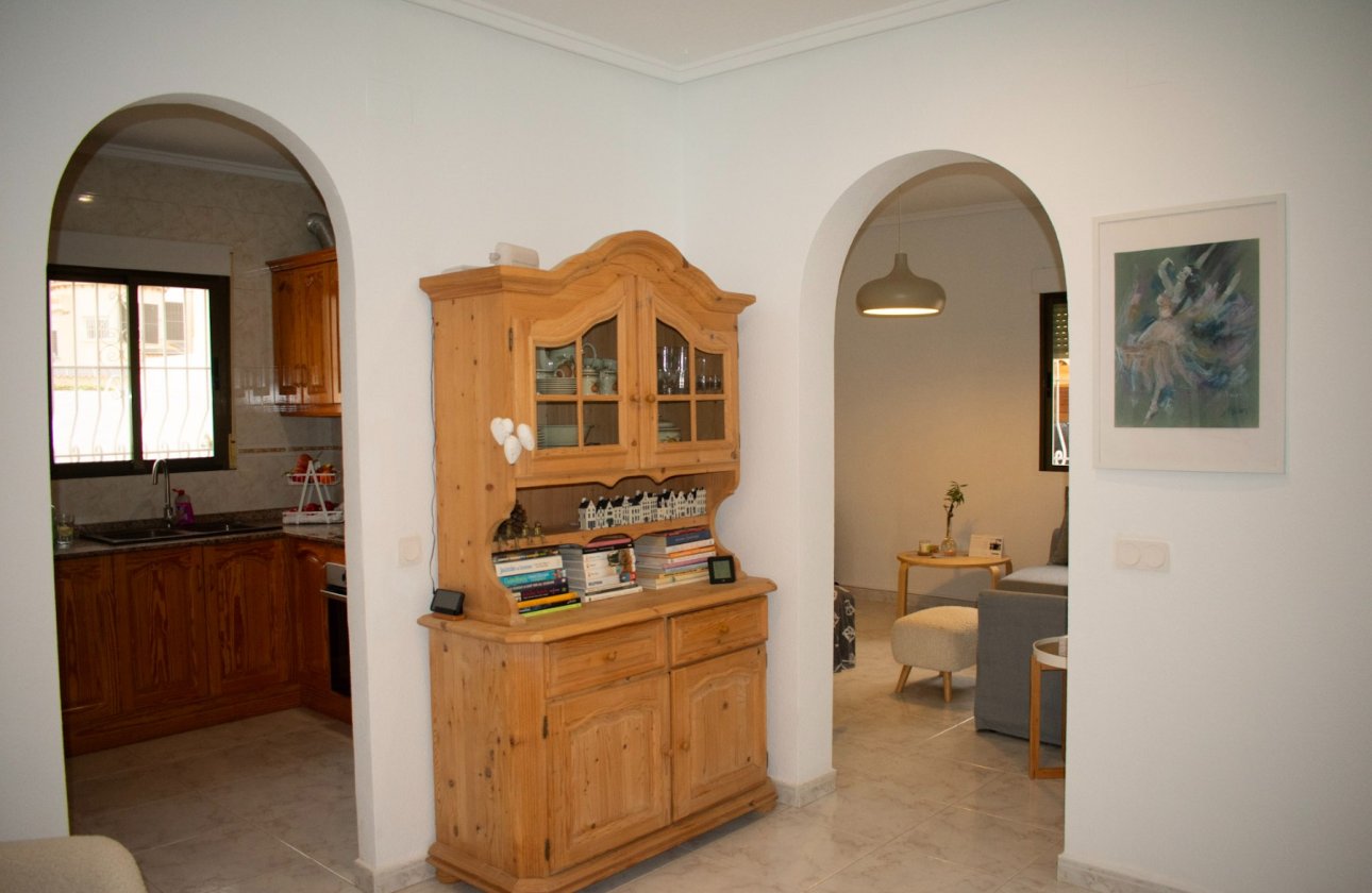 Resale - Villa - Torrevieja