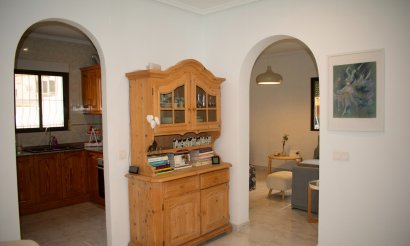 Resale - Villa - Torrevieja
