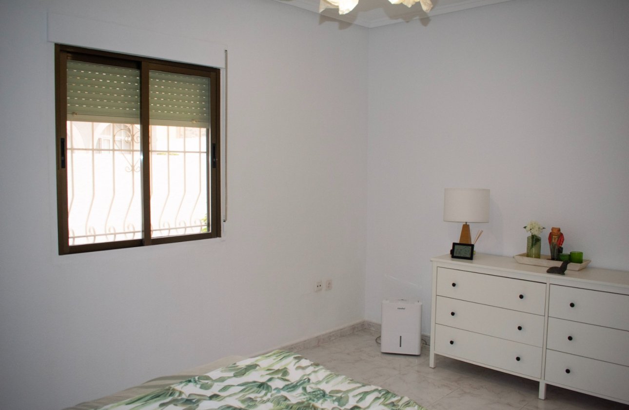 Resale - Villa - Torrevieja