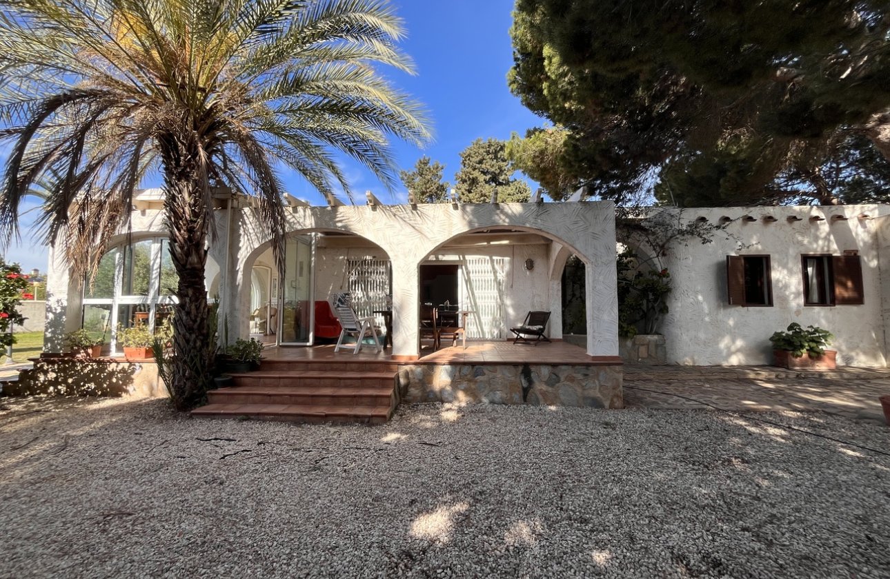 Resale - Villa - Cabo Roig