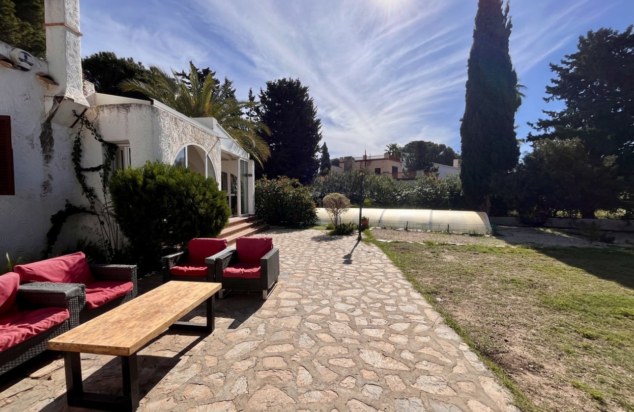 Resale - Villa - Cabo Roig