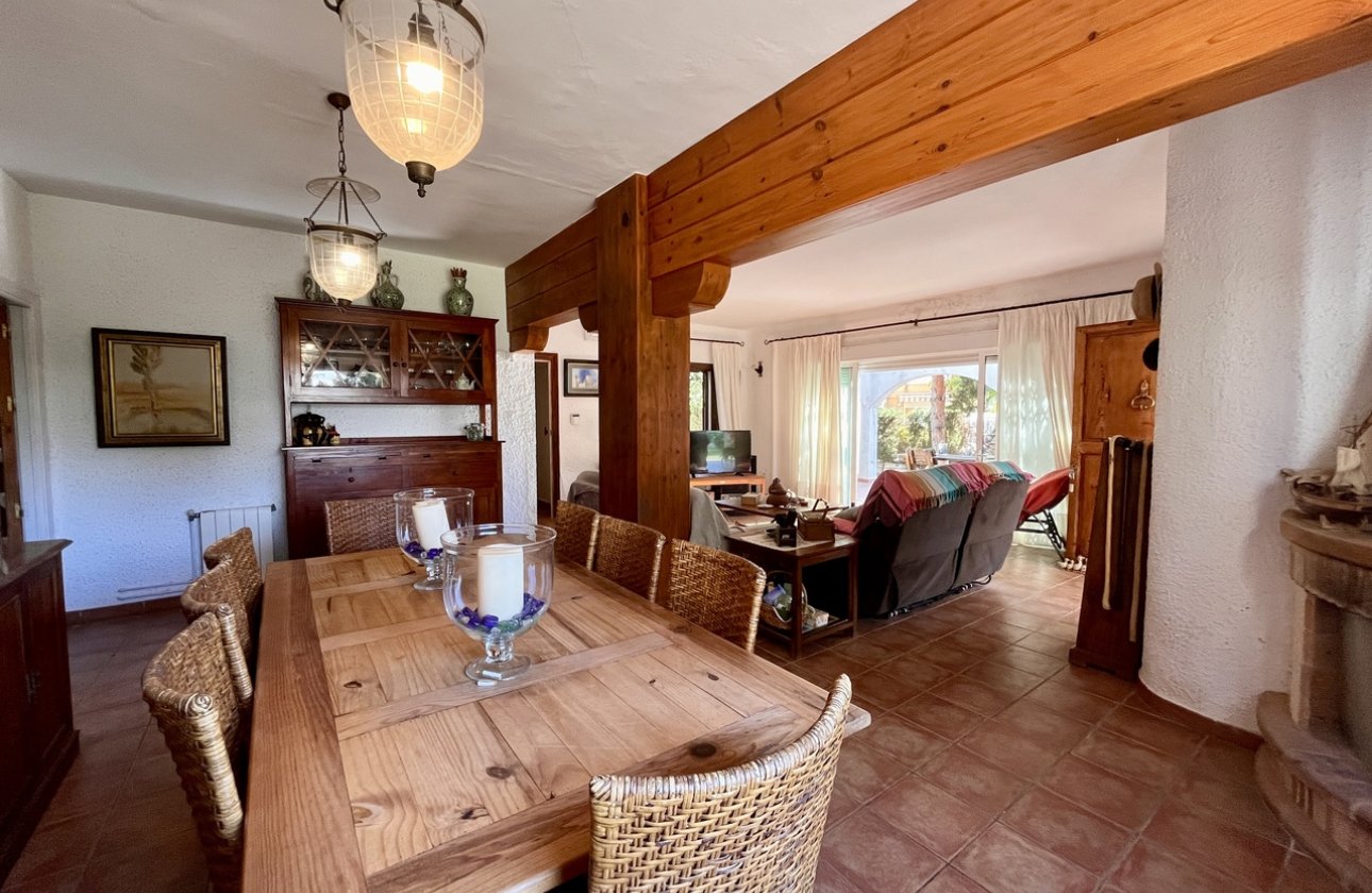 Resale - Villa - Cabo Roig