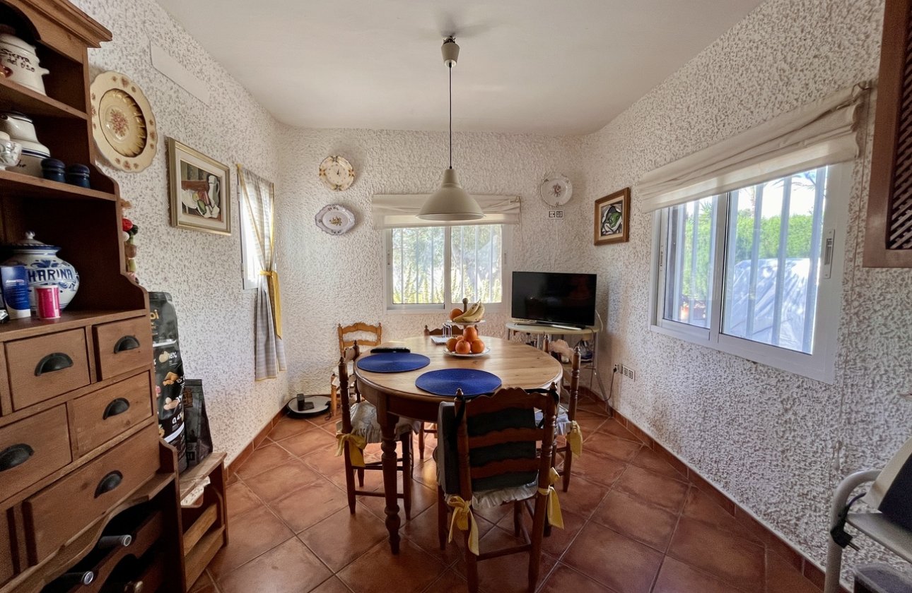 Resale - Villa - Cabo Roig