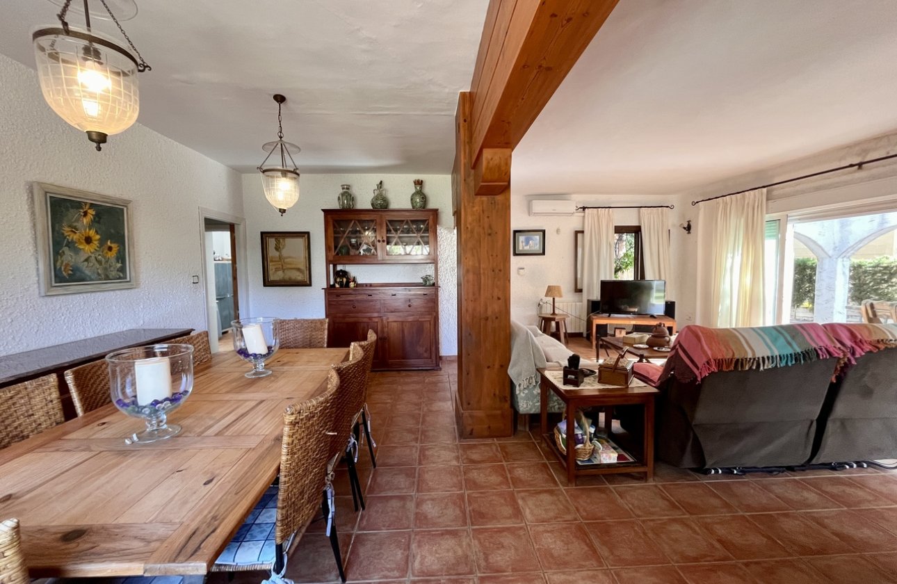 Resale - Villa - Cabo Roig