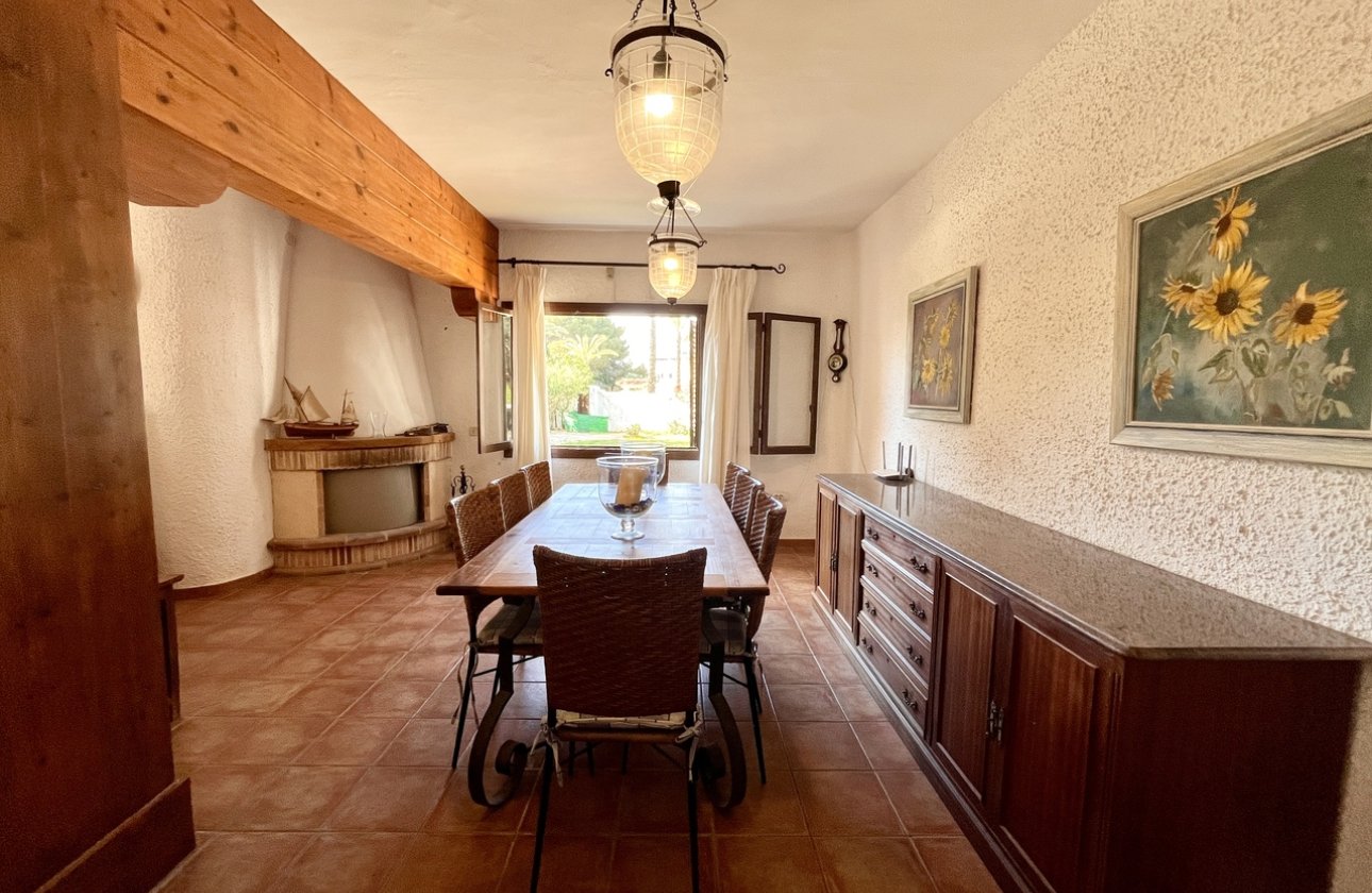 Resale - Villa - Cabo Roig