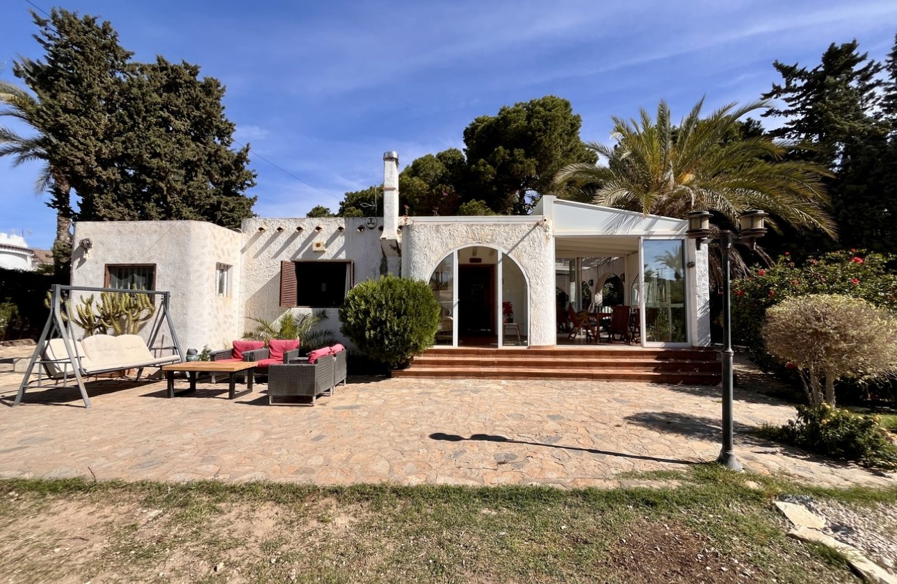 Resale - Villa - Cabo Roig