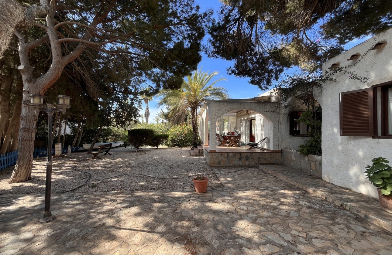 Resale - Villa - Cabo Roig