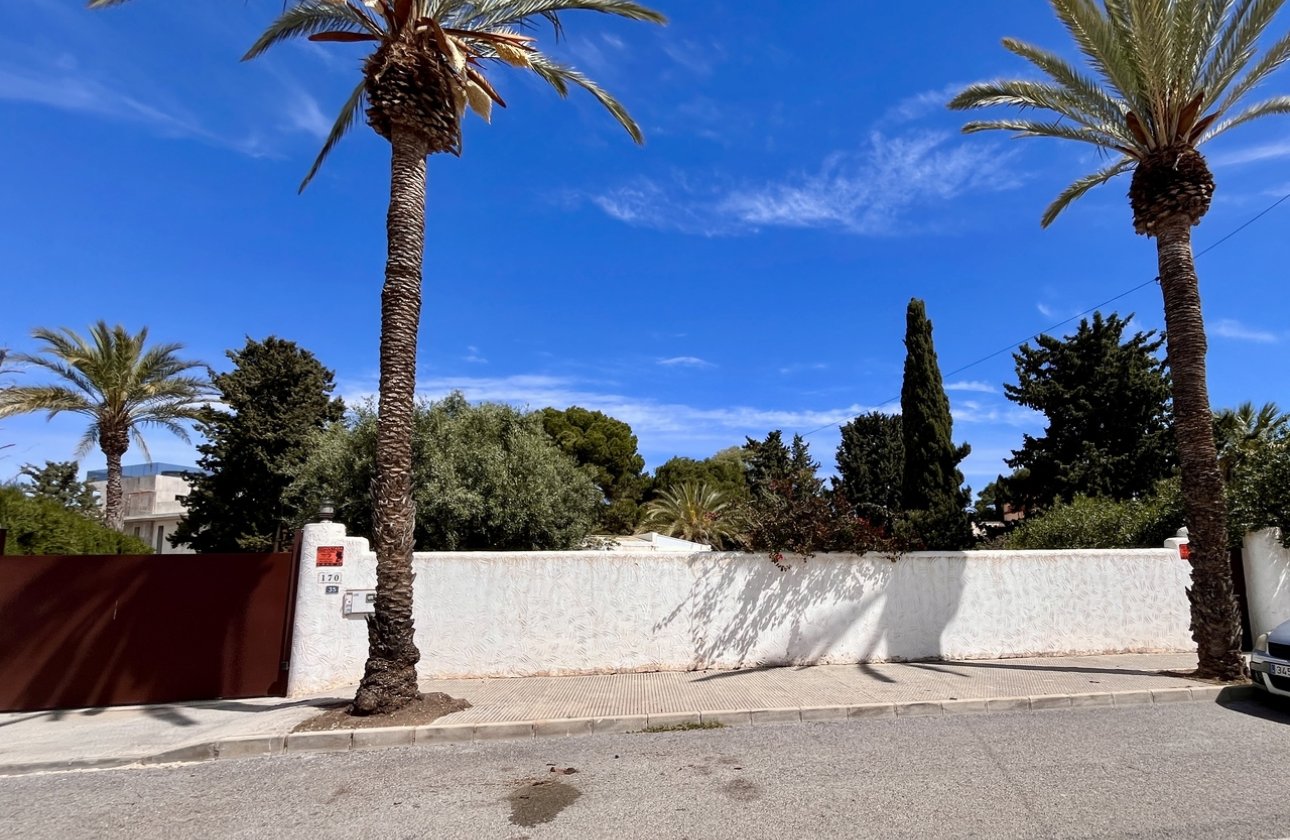 Resale - Villa - Cabo Roig