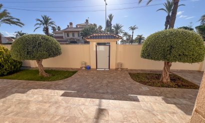 Revente - Villa - Orihuela Costa