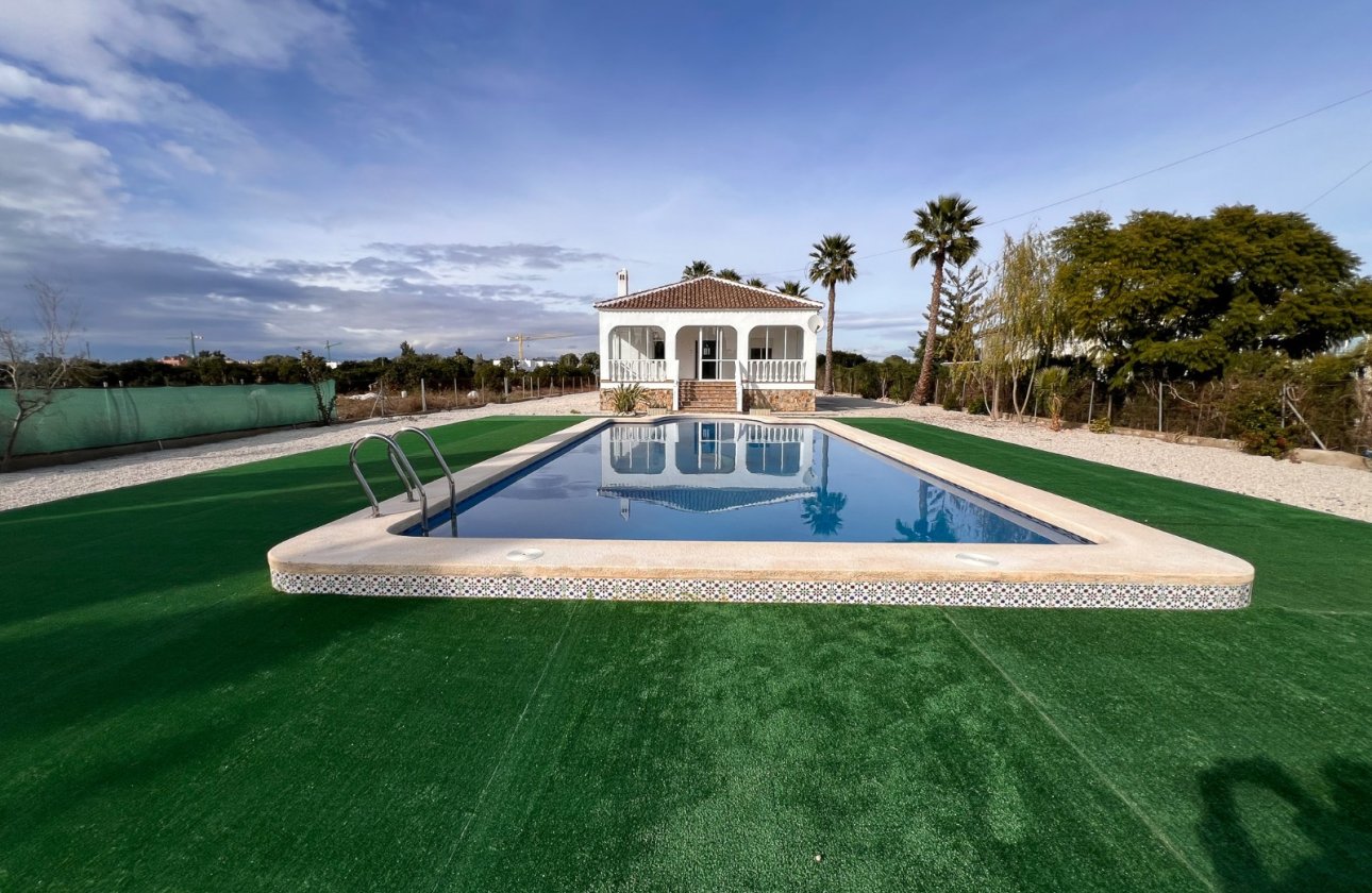 Resale - Villa - Dolores