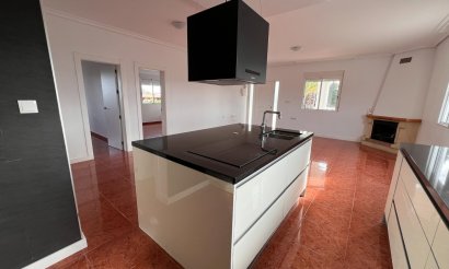 Resale - Villa - Dolores