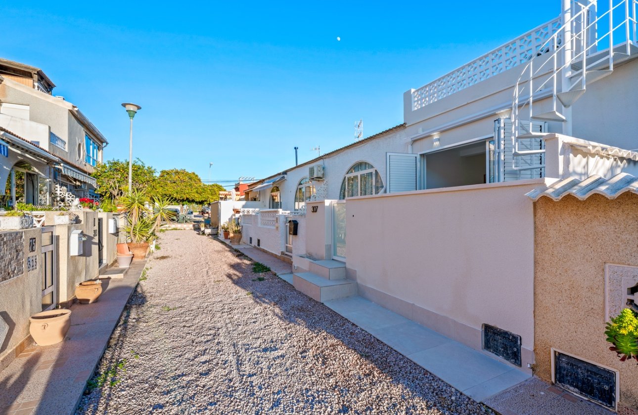 Resale - Villa - Torrevieja - El Chaparral