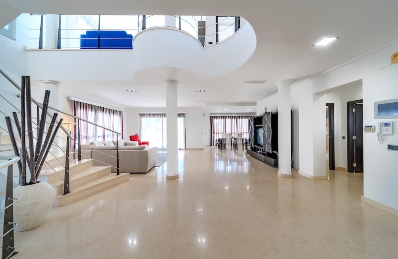 Resale - Villa - Cabo Roig