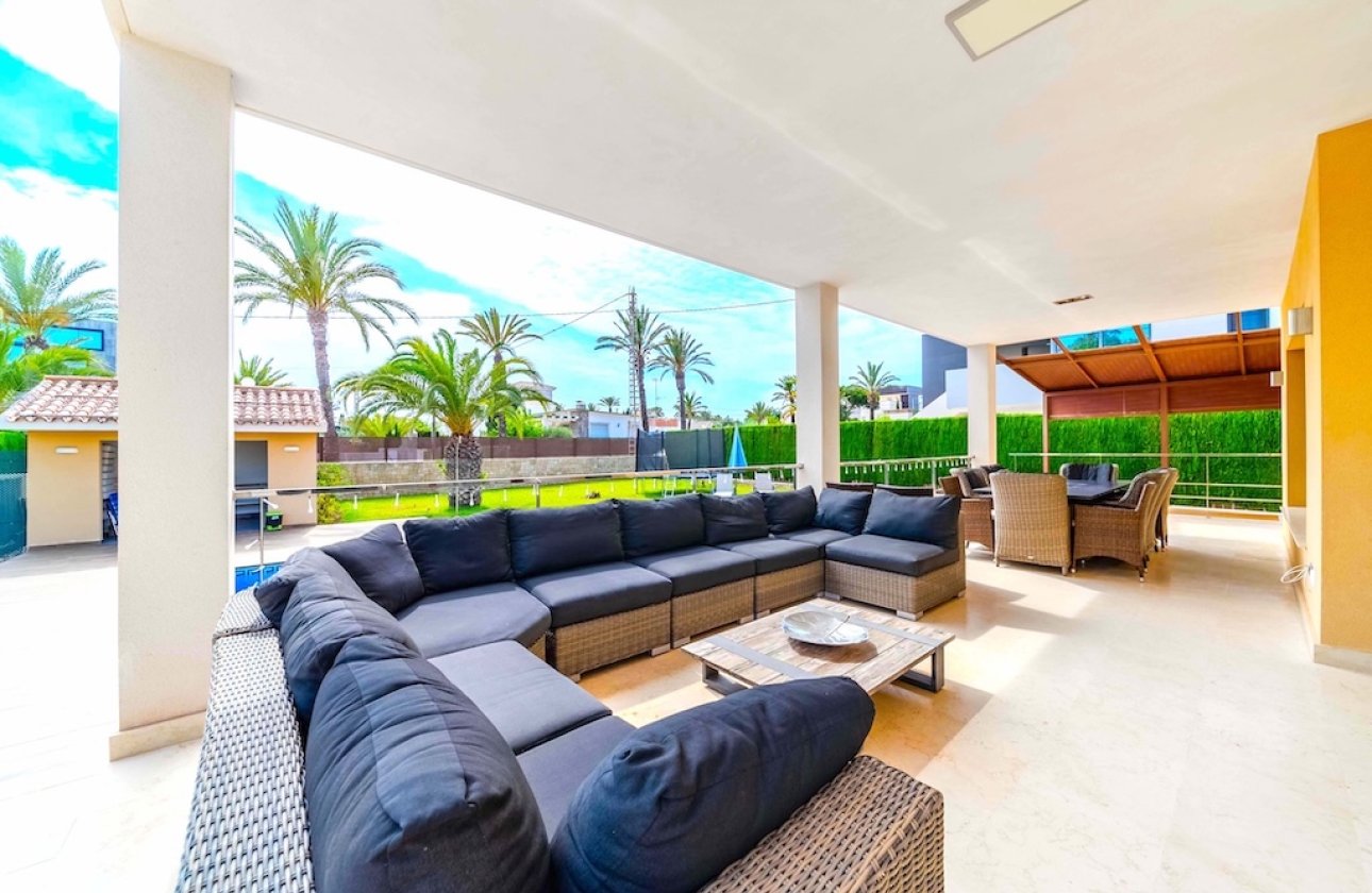 Resale - Villa - Cabo Roig