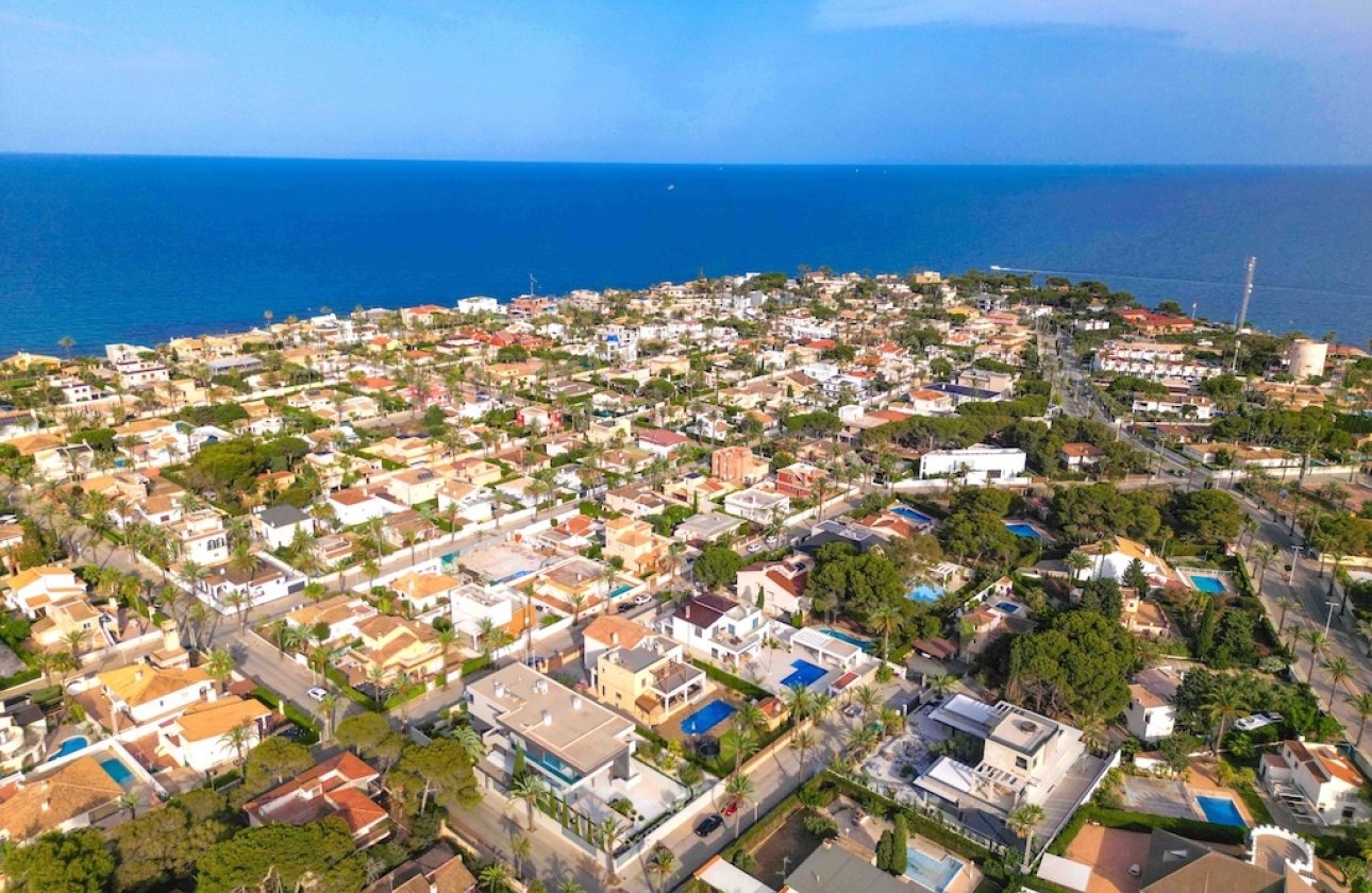 Resale - Villa - Cabo Roig