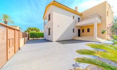 Resale - Villa - Cabo Roig
