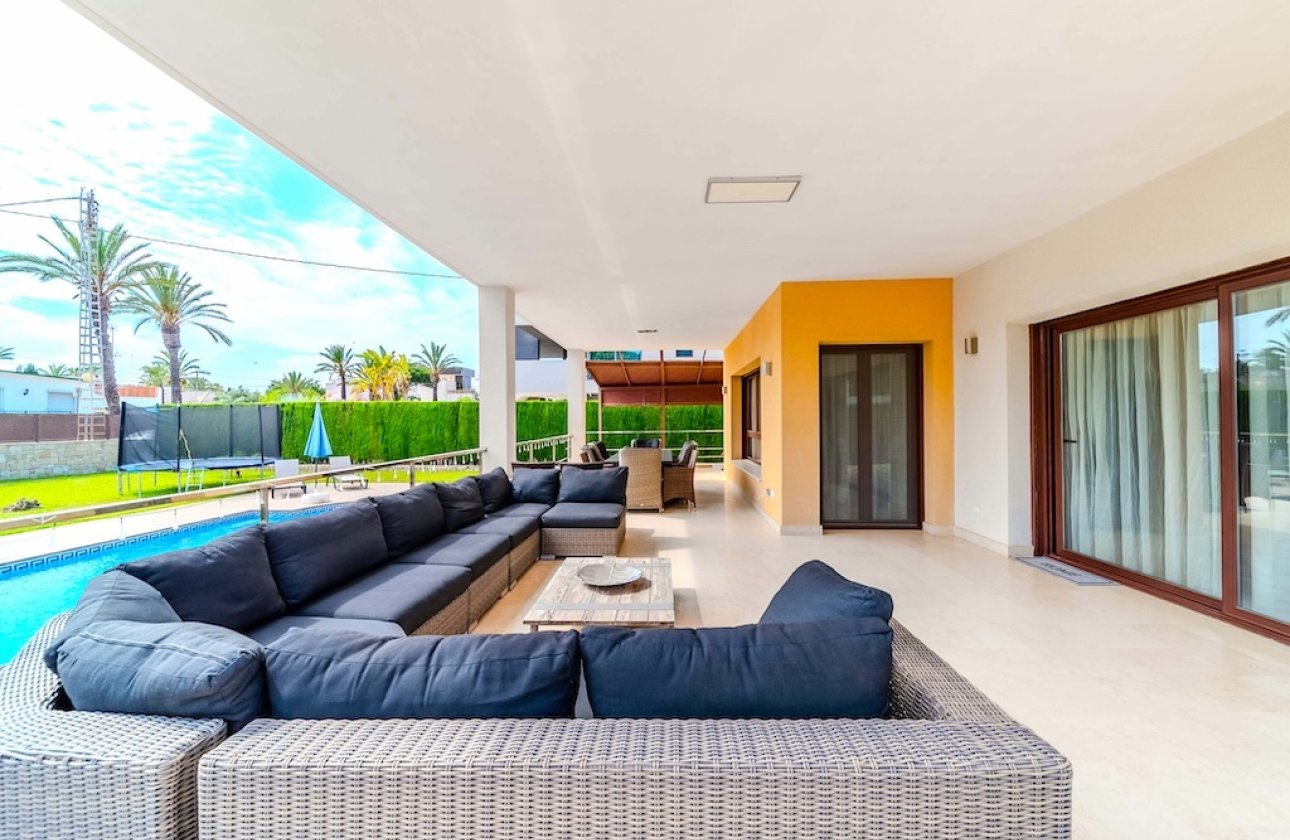 Resale - Villa - Cabo Roig