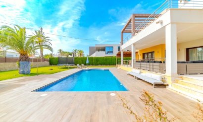 Resale - Villa - Cabo Roig