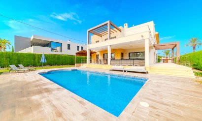 Resale - Villa - Cabo Roig