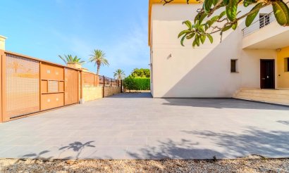 Resale - Villa - Cabo Roig