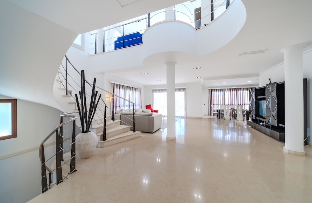 Resale - Villa - Cabo Roig