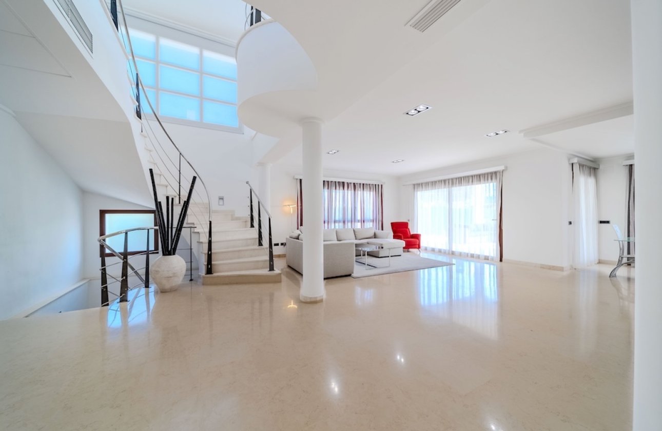 Resale - Villa - Cabo Roig