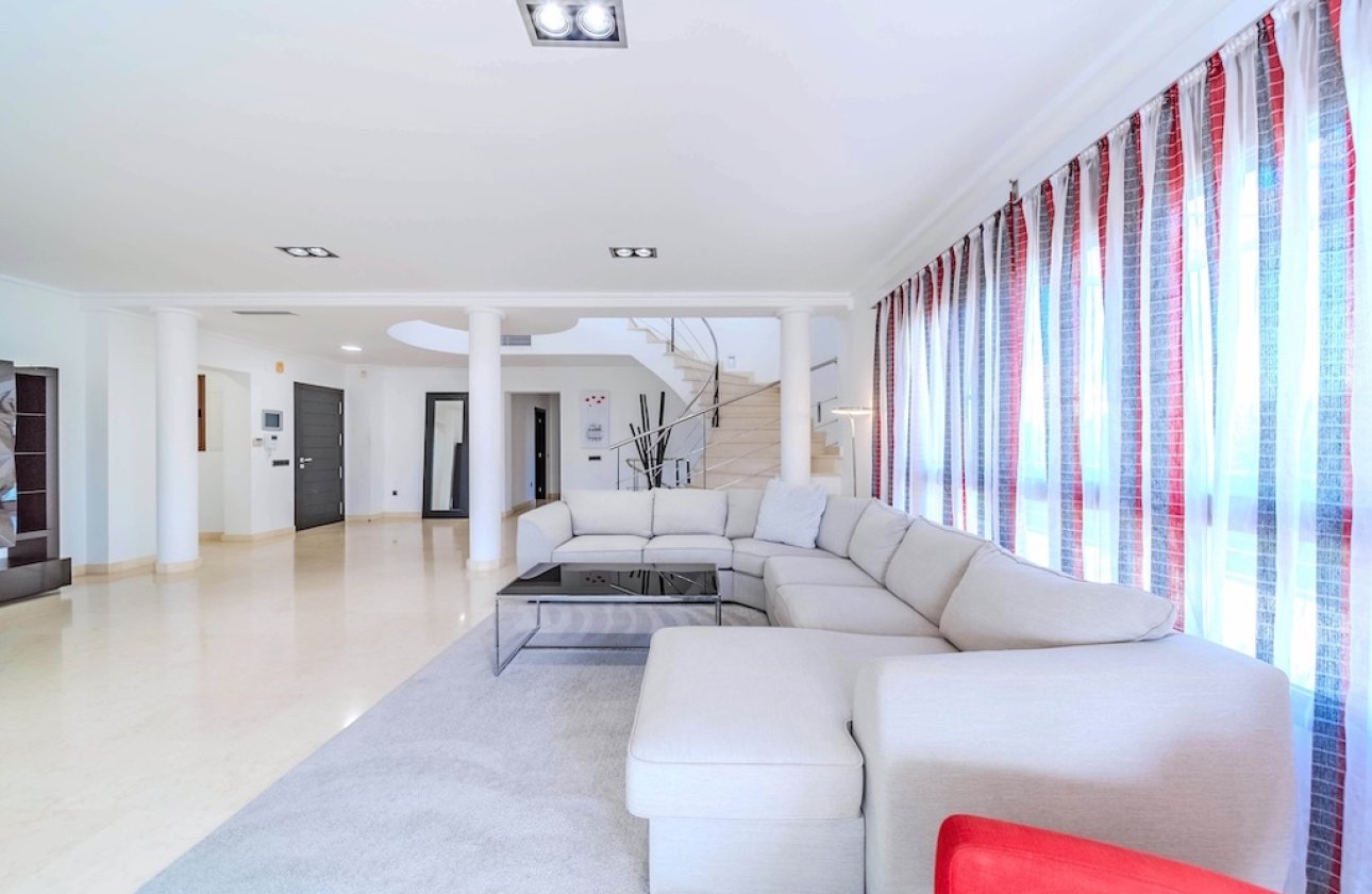 Resale - Villa - Cabo Roig