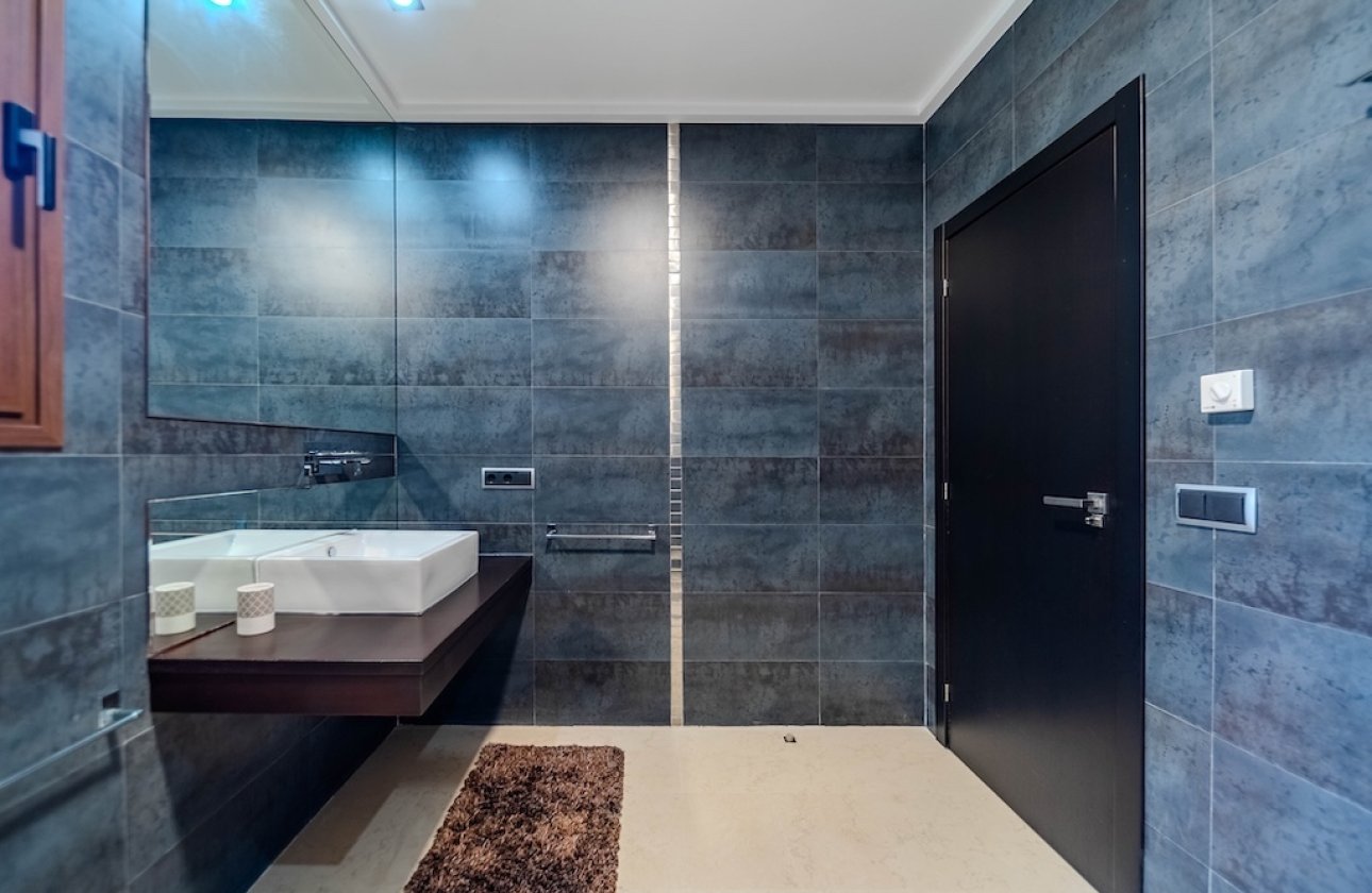 Resale - Villa - Cabo Roig