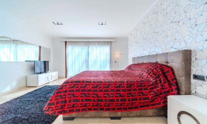 Resale - Villa - Cabo Roig