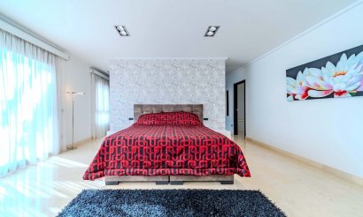 Resale - Villa - Cabo Roig