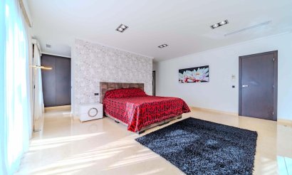 Resale - Villa - Cabo Roig